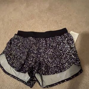 Lululemon Find Your Pace Short HR *Reflective